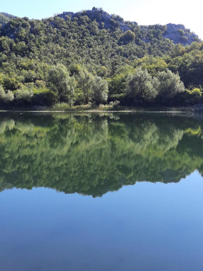 Mali Raj Apartmani Cetinje Luaran gambar
