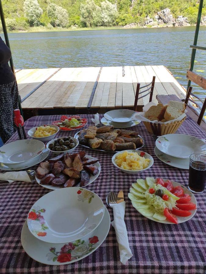 Mali Raj Apartmani Cetinje Luaran gambar