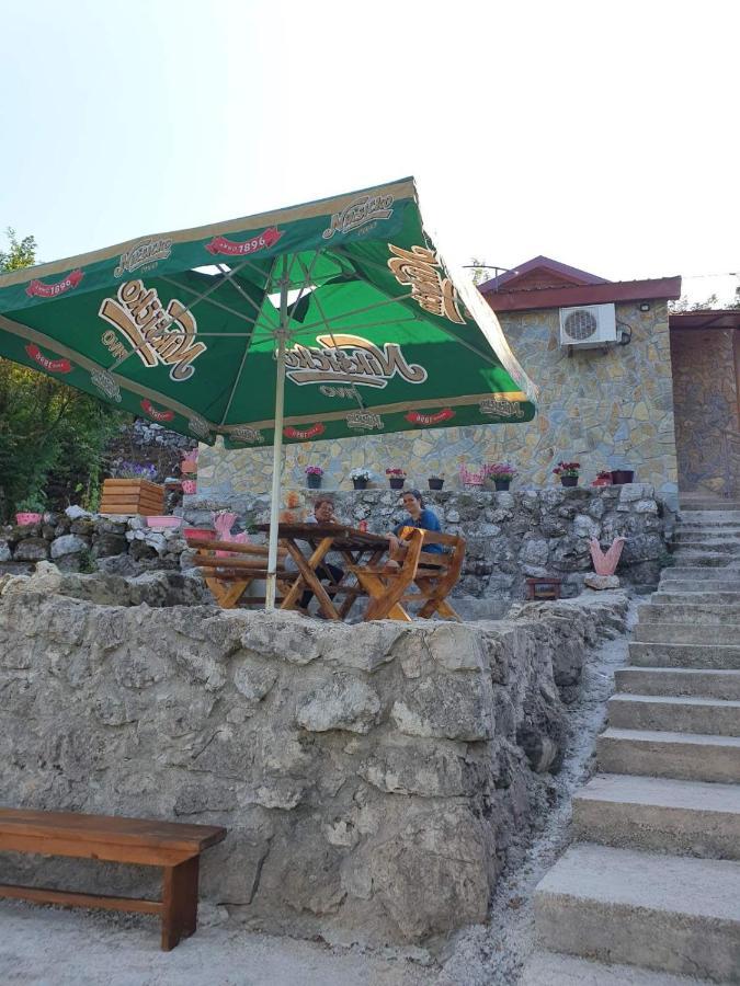 Mali Raj Apartmani Cetinje Luaran gambar