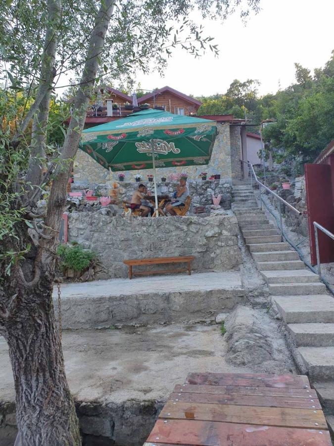 Mali Raj Apartmani Cetinje Luaran gambar