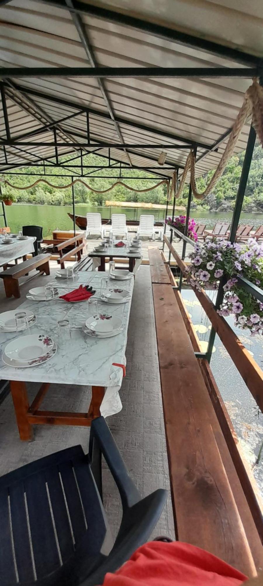Mali Raj Apartmani Cetinje Luaran gambar